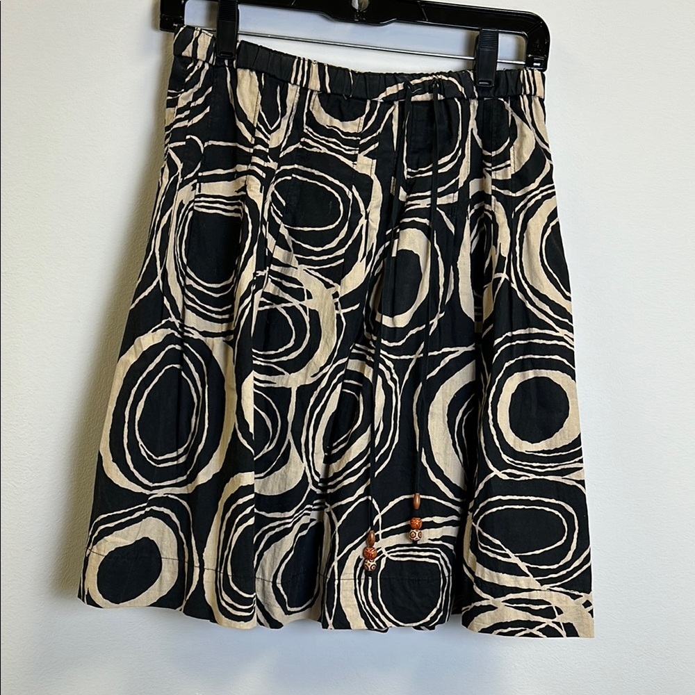 Old Navy Women’s Size 1 Black and Cream Patterned Skirt
